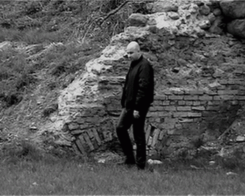 http://www.metal-archives.com/images/1/4/1/2/14121_photo.gif