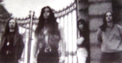 http://www.metal-archives.com/images/2/1/3/4/2134_photo.jpg