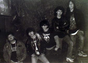 http://www.metal-archives.com/images/2/1/8/2/21820_photo.jpg