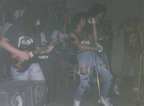 http://www.metal-archives.com/images/2/9/4/2/29429_photo.jpg