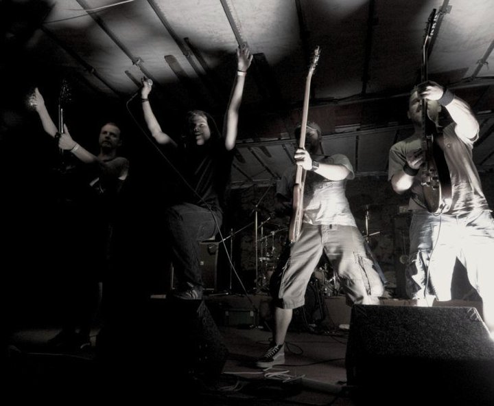 http://www.metal-archives.com/images/4/2/0/1/4201_photo.jpg