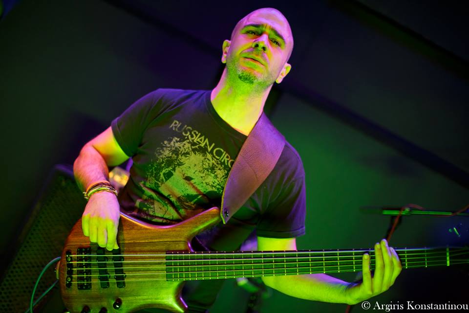 http://www.metal-archives.com/images/7/3/3/5/73358_artist.jpg?5553