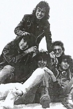 http://www.metal-archives.com/images/8/5/1/0/8510_photo.jpg?5300