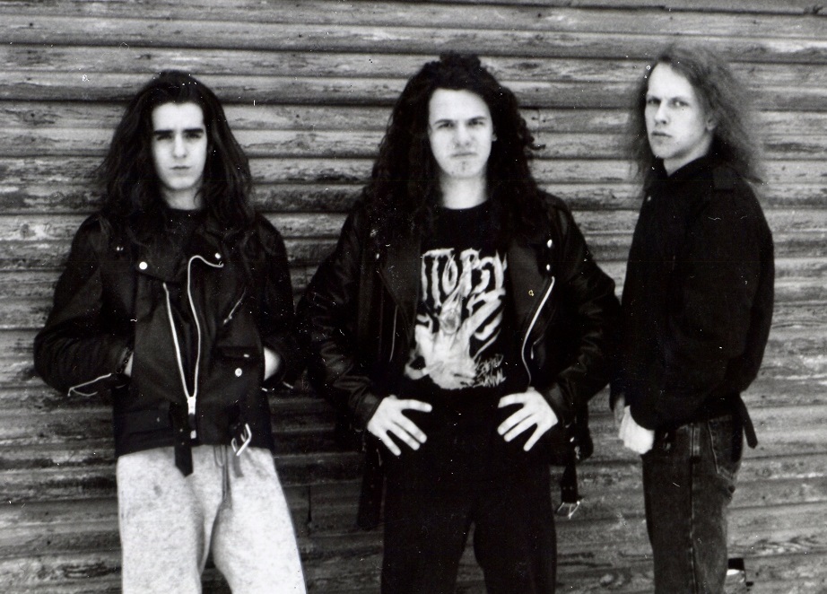 http://www.metal-archives.com/images/9/5/6/3/9563_photo.jpg