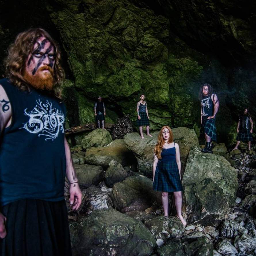 Na Cruithne - Photo