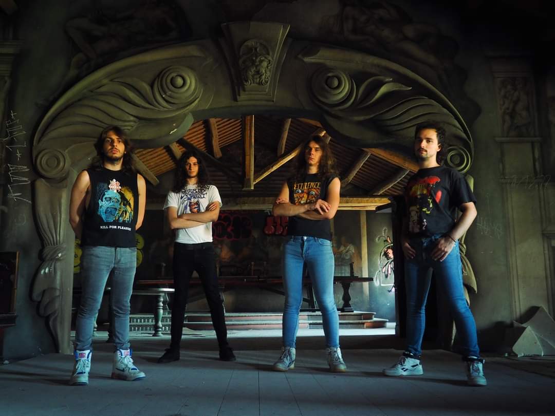 Evile - Encyclopaedia Metallum: The Metal Archives  Band photoshoot, Band  photography, Rock band photos