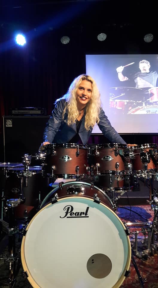 Jully Lee - Encyclopaedia Metallum: The Metal Archives